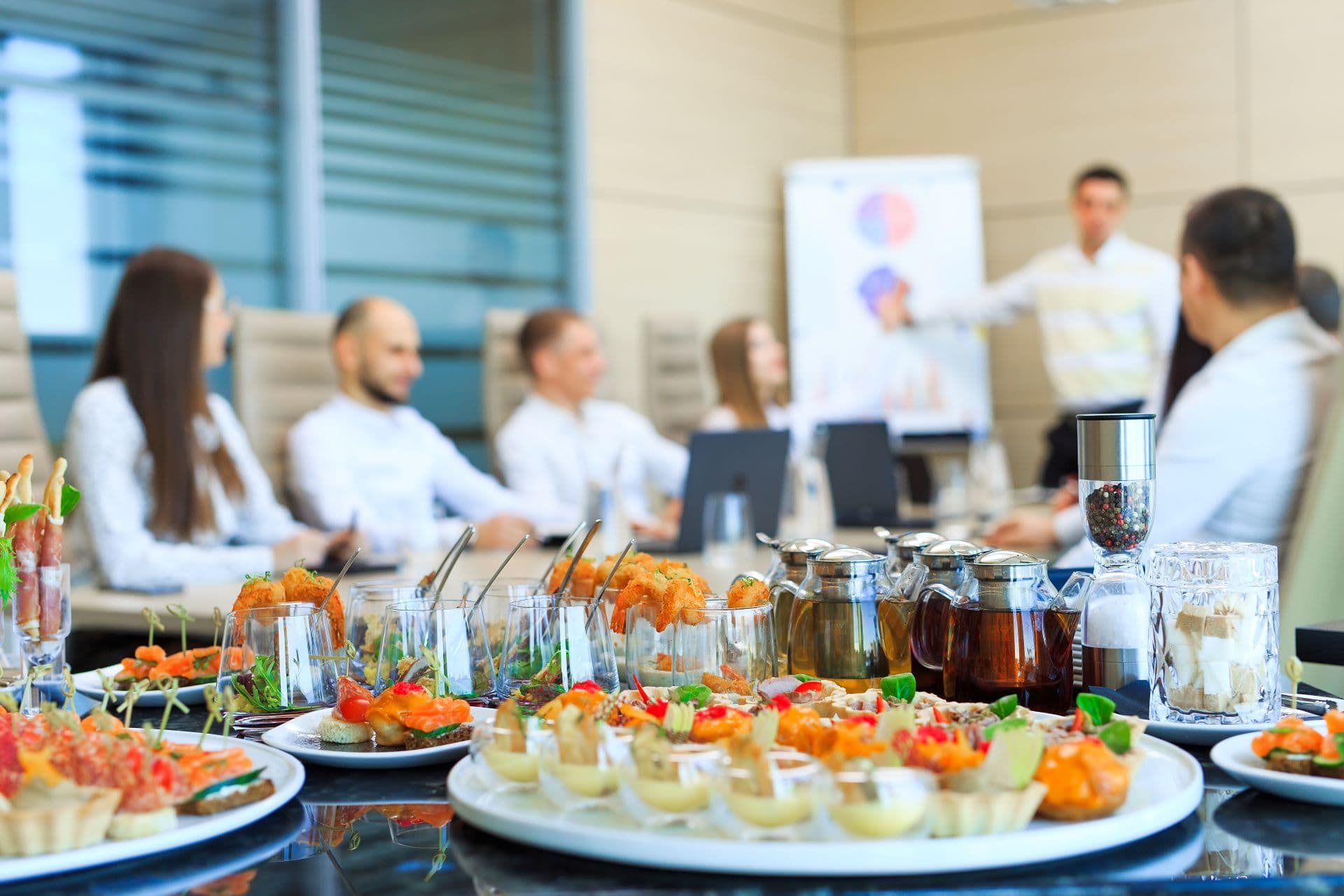 Catering biznesowy podczas spotkania firmowego